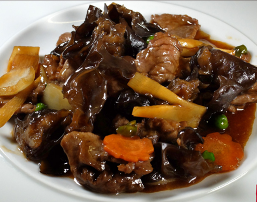 Bœuf aux champignons noirs